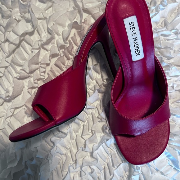 STEVE MADDEN • Red Leather Slip On Heel Sandal • 7.5 - Picture 6 of 10